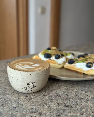 Vím, že prosinec ještě ani nezačal, ale už jste viděli, jak to v obchodech jede vánočně? 😆🎄 Vánoční hrníčky budou zase...