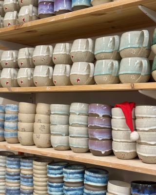 Vánoční poličky ♥️❄️🎁 Prosincové doskladnění bude zřejmě vypadat dost podobně, jako to listopadové. Určitě bych ale mohla...